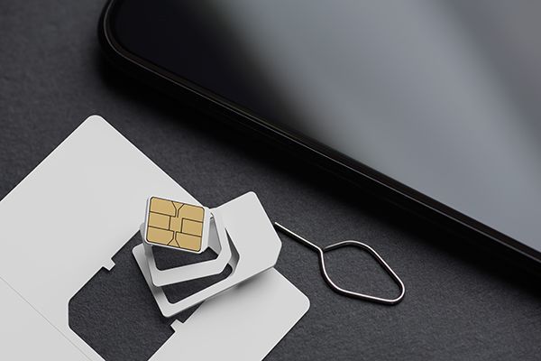 blank-white-sim-card-with-smartphone-on-black-slat-2023-11-27-05-28-58-utc.jpg