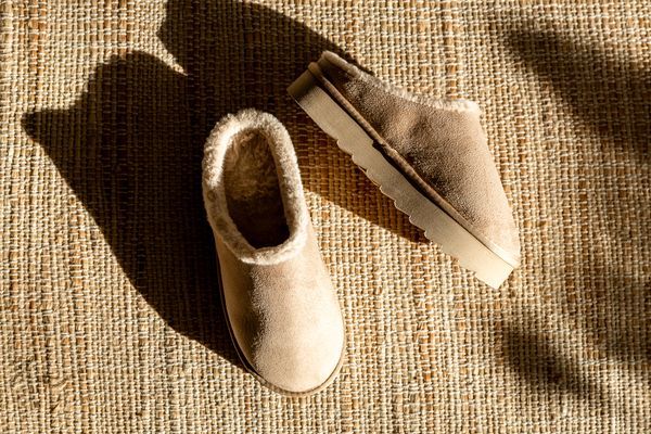 a-pair-of-uggs-slippers-on-a-jute-rug-2024-03-19-21-36-44-utc.jpg