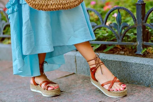 elegant-pretty-woman-wearing-fashionable-trendy-bl-2024-10-18-04-10-27-utc.jpg